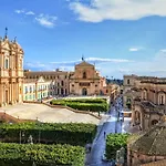 Vila Pinella By *